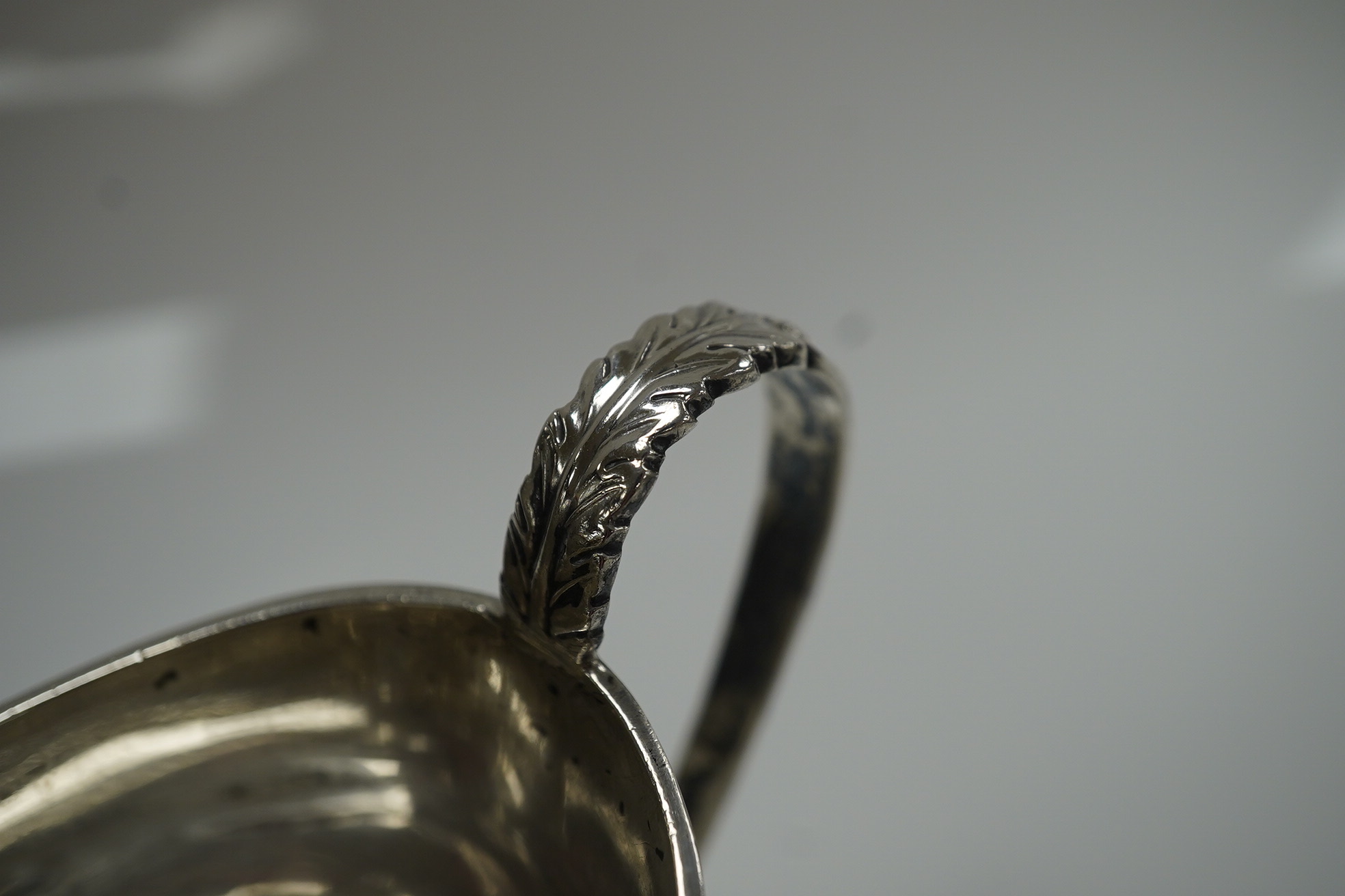 An Edwardian silver cream jug and sugar bowl, Nathan & Hayes, Chester, 1906?, 6.4oz. Condition - poor to fair